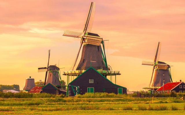 Khám phá ngôi làng cối xay gió Kinderdijk trong chuyến du lịch Hà Lan