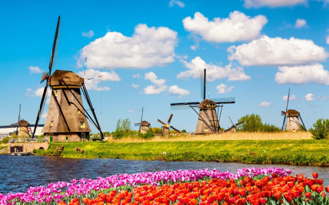 Khám phá ngôi làng cối xay gió Kinderdijk trong chuyến du lịch Hà Lan